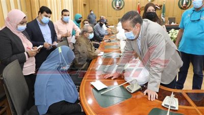 صرف مساعدات مالية ومواد غذائية للأسر المحتاجة بـ”المنوفية“