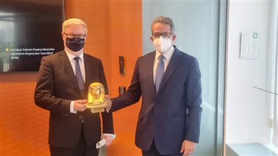  وزير السياحة والآثار يلتقى المستشار الاقتصادي للمستشارة الألمانية  
