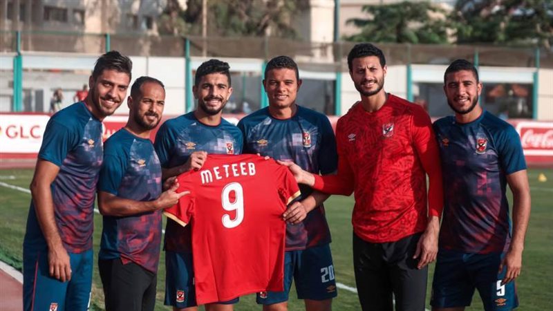 لاعبو الاهلي يساندون