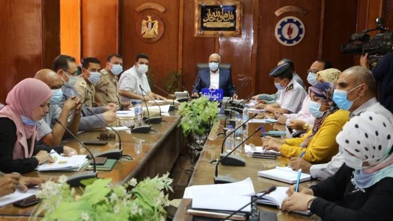 جانب من اجتماع محافظ