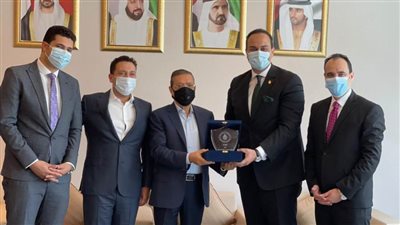 رئيس الرعاية الصحية يلتقي رئيس شركة في مجال إنشاء الصروح الطبية العملاقة