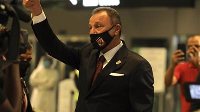 الخطيب يستقبل بعثة الترجي في مطار القاهرة