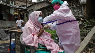 عاجل| تطعيم ٢٠٠٠ شخص بلقاح مزيف ضد فيروس كورونا في الهند