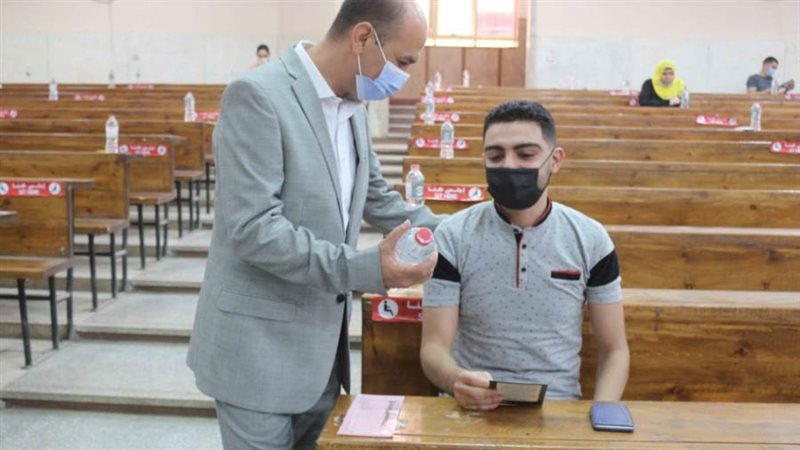 عميد الكلية في احتفالية