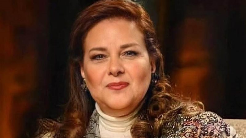 الفنانة دلال عبدالعزيز