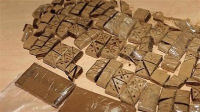 ضبط سائق بحوزته 72 قطعة لمخدر الحشيش بالبحر الأحمر