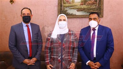 وزيرة التضامن ومحافظ مطروح يكرمان أول دفعة من متعافي الإدمان بمركز العزيمة بمرسى مطروح