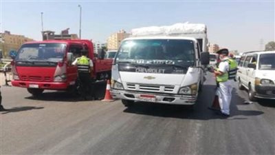 سحب 4545 رخصة سيارة لعدم تركيب الملصق الإلكتروني