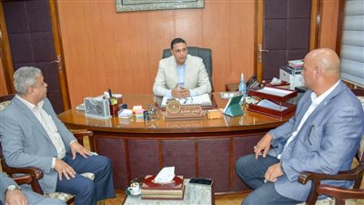 محافظ الدقهلية يلتقي مسؤولي مشروع تطوير خدمات المحليات