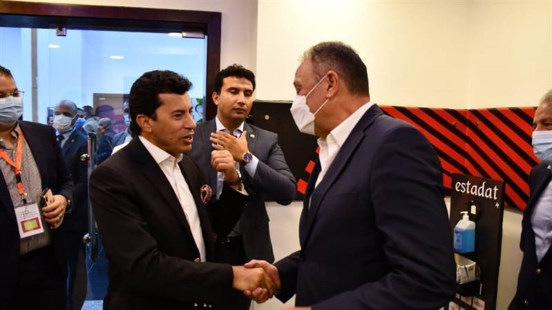 وزير الرياضة يقدم