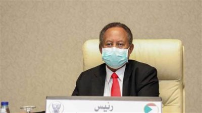 رئيس وزراء السودان يوجه بالاهتمام بقضية النازحين واللاجئين