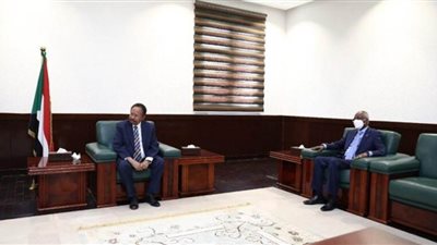 رئيس وزراء السودان يوجه بالتركيز على تعزيز العلاقات مع فرنسا
