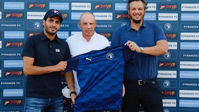 رسميًا.. اليوناني تاكيس جونياس مديرًا فنيًا لبيراميدز 