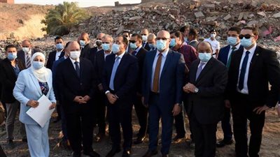 رئيس الوزراء يتفقد أعمال الإزالات بمنطقة 