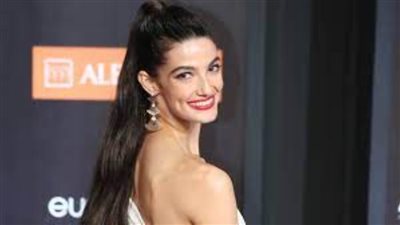 تارا عماد مع هنيدي ومنى زكي في 