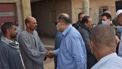 محافظ أسيوط يقدم واجب العزاء لأسرة الشهيد البطل 