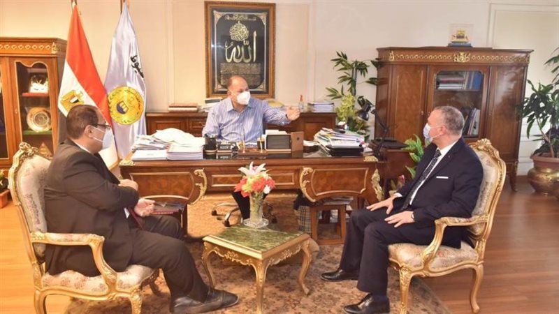 محافظ أسيوط يلتقي