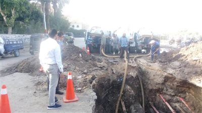 كسر مفاجئ لخط مياه ٤٠٠ ملى يؤدى إلى قطع المياه عن مدينة جرجا بسوهاج 