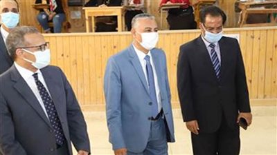 رئيس جامعة جنوب الوادي يتفقد سير امتحانات الفصل الدراسي الثاني للعام الجامعي