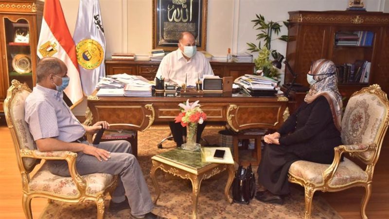 محافظ أسيوط يناقش