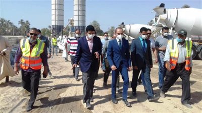 نائب محافظ سوهاج يتفقد عددًا من المشروعات بمركز جهينة