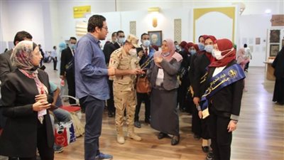 وفد من طلاب جامعة الأزهر يزور جناح الأزهر بمعرض الكتاب