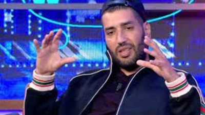 مغني راب فرنسي يفاجئ مذيعا على الهواء بترتيل القرآن الكريم 