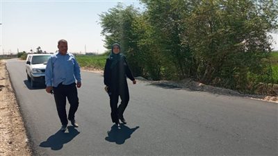 رصف طريق “التمساحية - الدير المحرق” بالقوصية ضمن مشروعات حياة كريمة