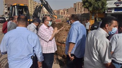 محافظ أسيوط يتفقد أعمال إصلاح كسر مفاجئ بخط مياه 6 بوصة بالطريق الدائرى