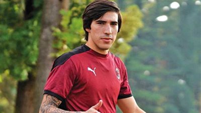 كالتشيو ميركاتو: تونالي يخفض راتبه للبقاء مع ميلان