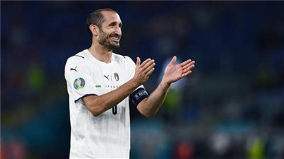 أحد خبراء سوق الانتقالات يرجح توقيع كيليني عقدا جديدا مع يوفنتوس لمدة عام