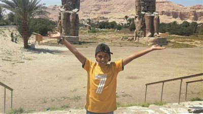 تشجيعا لموهبته.. رحلة لطفل من سيناء للأقصر