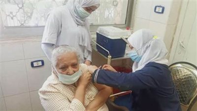 تطعيم 14 مواطنًا بالجرعة الثانية بلقاح فيروس كورونا بالقليوبية