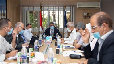 وزير السياحة والآثار يجتمع مع لجنة تطوير المتحف المصري بالتحرير