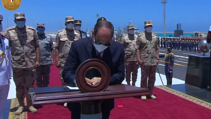 الرئيس السيسي يوقع