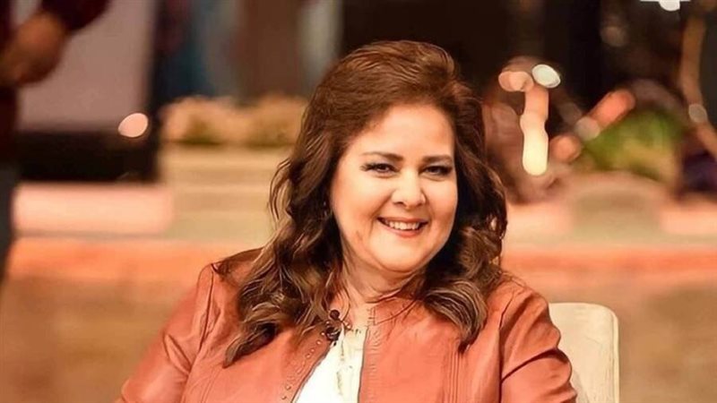 الفنانة دلال عبدالعزيز