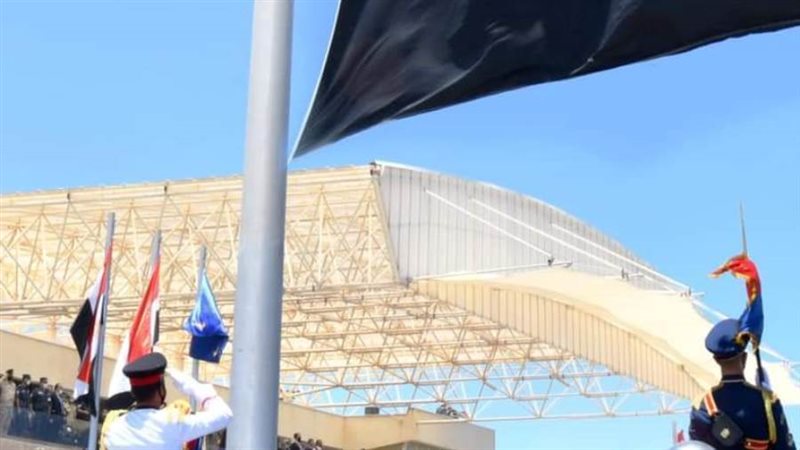 الرئيس السيسي يفتتح