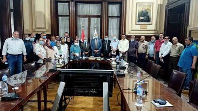 وزير الزراعة يبحث مع رؤساء الأقسام بمعهد البساتين موقف محاصيل الفاكهة والخضر الصيفية