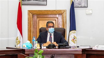 العناني يجتمع لبحث سبل الرحلات الاختيارية للسائحين