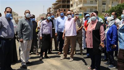 صقر يتابع مشروعات الرصف والتطوير للشوارع بالسويس