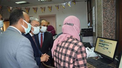 محافظ المنيا يتابع سير عمل منظومة الاشتراطات البنائية الجديدة بالمركز التكنولوجي