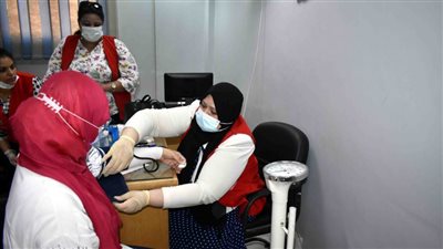 لدعم صحة المرأة المصرية توقيع الكشف الطبي على العاملات بمياه سوهاج