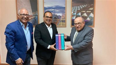 مدير مكتبة الإسكندرية يستقبل رئيس معهد الشارقة للتراث