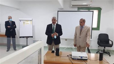 رئيس جامعة الأزهر يتفقد دورة أساسيات التعليم الطبي بمركز  للتدريب والتطوير