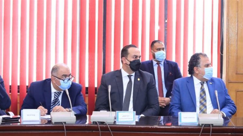 خلال الاجتماع