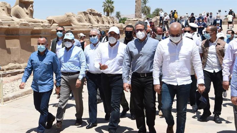 رئيس الوزراء يتفقد