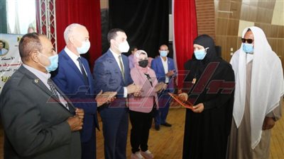 نائب محافظ كفر الشيخ يكرّم أسر الشهداء عقب احتفالية الشباب والرياضة بثورة ٣٠ يونيو