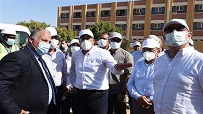رئيس الوزراء يتفقد مجمع الخدمات ووحدة طب الأسرة وتوسعات مدرسة بقرية الكاجوج بأسوان