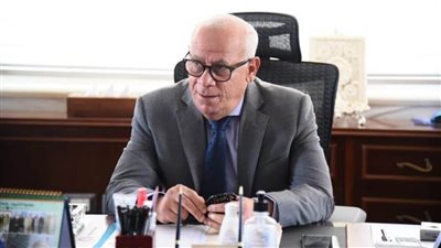 محافظ بورسعيد يناقش الخطوات التنفيذية لتحويل إحدى المدارس التجارية إلى مدرسة تمريض