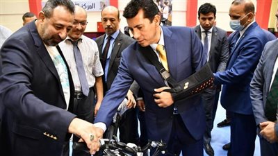 وزير الرياضة يُسلم 265 دراجة كهربائية للشباب ضمن مبادرة 